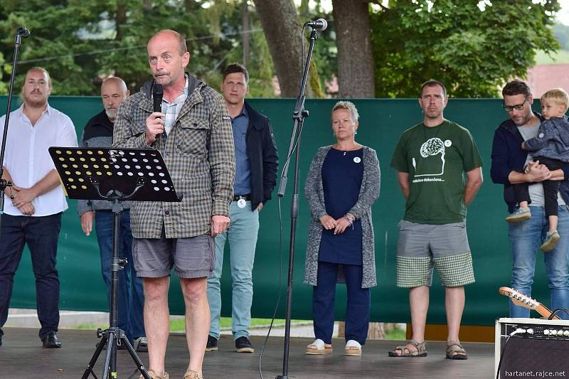 Ze středečního setkání iniciativy Milion chvilek pro demokracii ve Vrchlabí 21. srpna 2019.