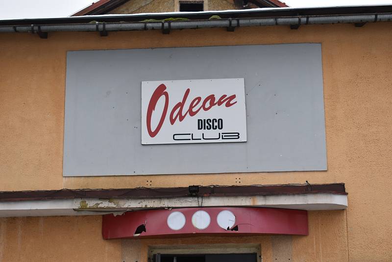 Budova bývalého diskotékového klubu Odeon v Poříčí získala nového majitele.