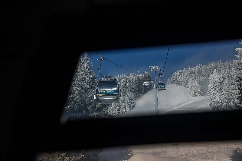 Zasněžená Černá hora v Krkonoších v sobotu 27. listopadu.