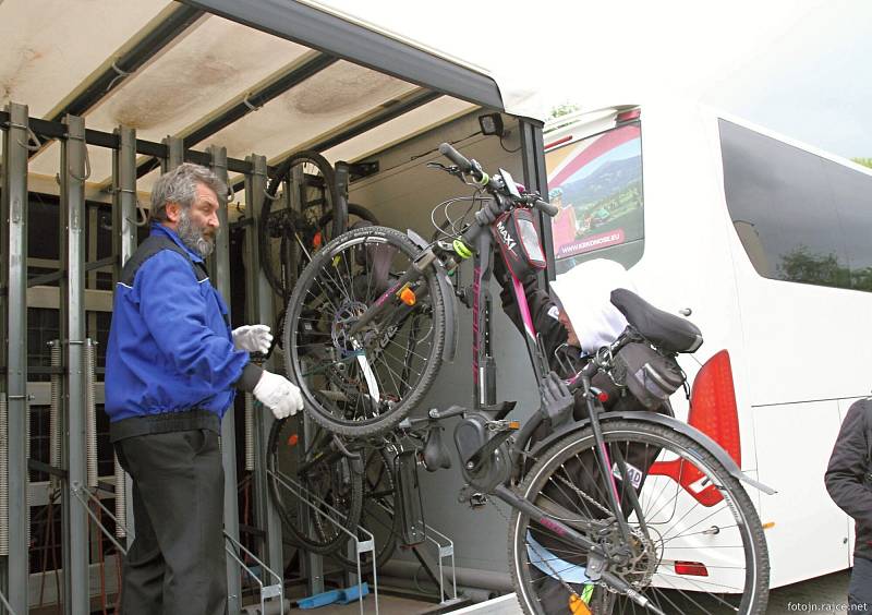 Krkonošské cyklobusy. Turistické autobusové linky jsou v provozu od 28. května do 29. září 2022.