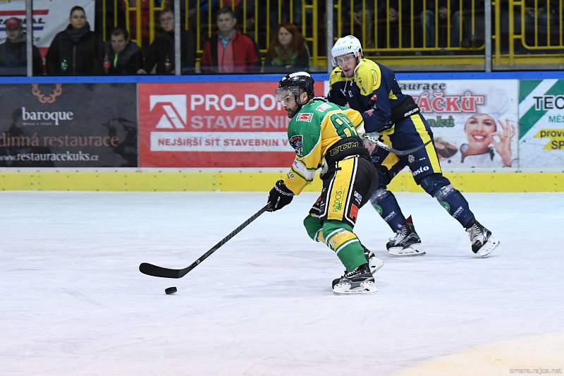 Hokejové druholigové derby Dvůr Králové - Trutnov (3:1).