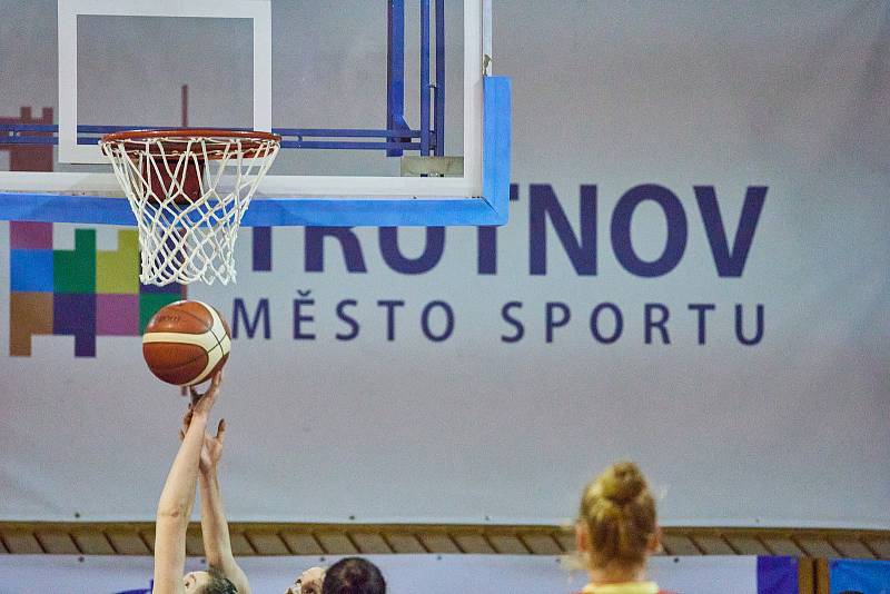 Utkání 7. kola RENOMIA ŽBL basketbalistek: BK Loko Trutnov - BLK Slavia Praha (79:82).