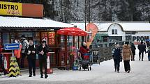 Ve Špindlerově Mlýně u dolní stanice lanovky na Medvědín bylo v sobotu hodně lidí.