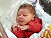 KAROLÍNA ADÁMKOVÁ se narodila 12. prosince v 15.33 hodin rodičům Ivetě a Janovi. Vážila 3,89 kg a měřila 52 cm. Rodina je ze Zlaté Olešnice.