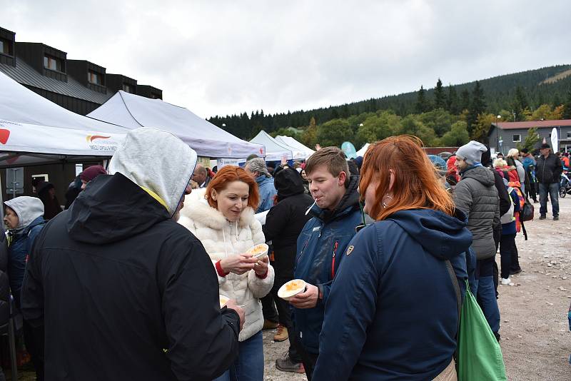 V sobotu se konala na parkovišti na Pomezních Boudách gastronomická akce Maloúpská vařečka.