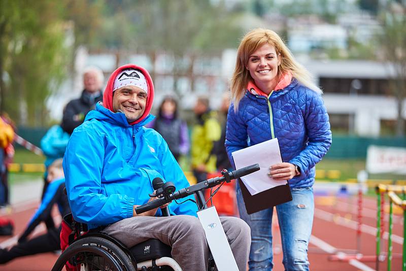 Běžecký maraton NaHoruRun vedl z Trutnova až na Černou horu a dolů do Janských Lázní.