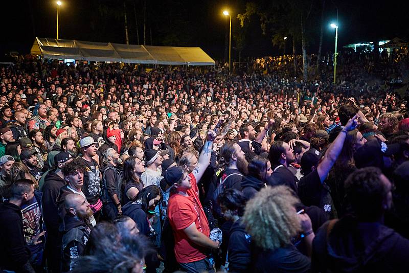 Hudební a sexuální show při festivalu Obscene Extreme v Trutnově.
