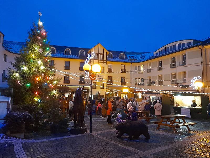 Ve Vrchlabí se konají poprvé Krkonošské adventní trhy. Otevřené jsou v prosinci každý víkend.