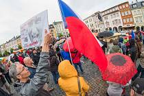 V Trutnově demonstrovalo proti Babišovi 200 lidí.