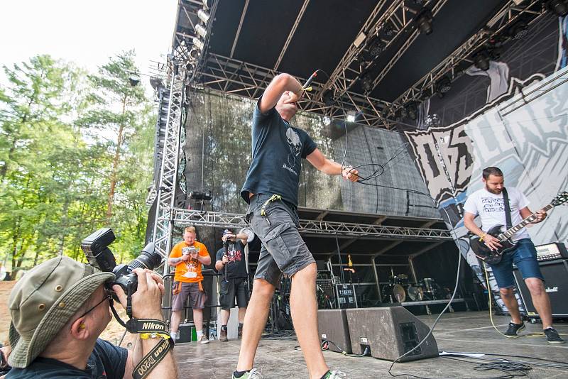 Trutnovská kapela Člověk v plísni při vystoupení na festivalu Obscene Extreme.