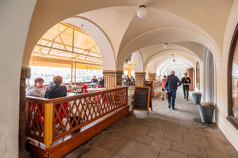 V Trutnově se v pondělí 17. května otevřely zahrádky restaurací a kaváren.