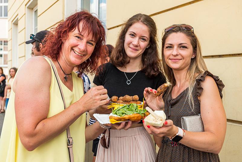 O první ročník trutnovského street food pikniku byl velký zájem.