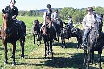Dvě desítky koňáků z několika krkonošských i přespolních oddílů se v sobotu rozloučily s letošní jezdeckou sezonou. 