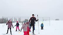 Dobré sněhové podmínky ve Sportovním areálu Vejsplachy ve Vrchlabí umožnily začit s trénováním dětí a mládeže z lyžařských kroužků.