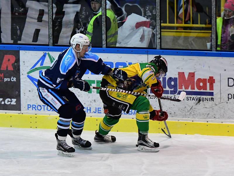 Hokejové derby Dvůr Králové - Vrchlabí 3:4.