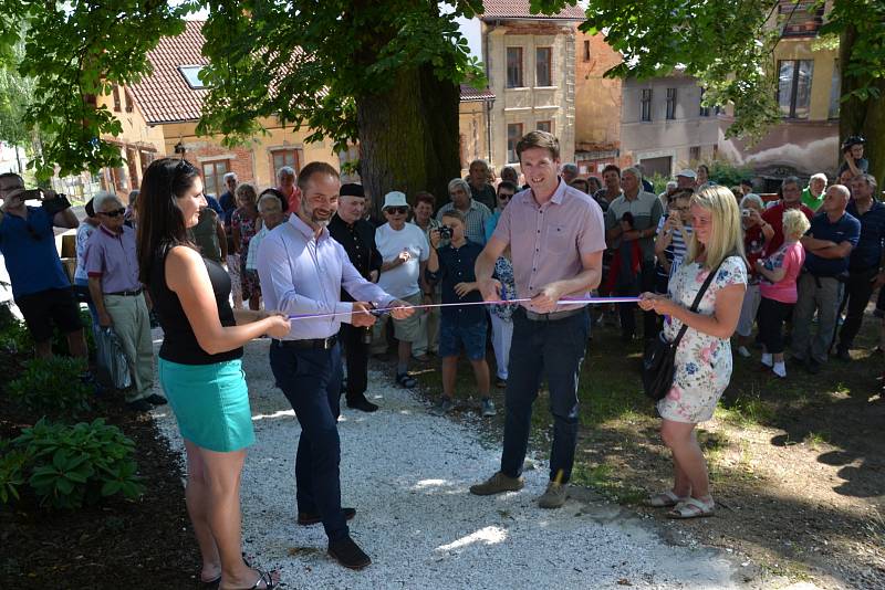 Slavnostní otevření revitalizovaného parku na náměstím Karla Čapka.