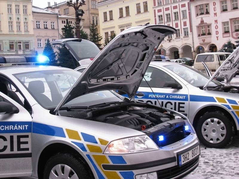 Policie představila veřejnosti nová policejní auta