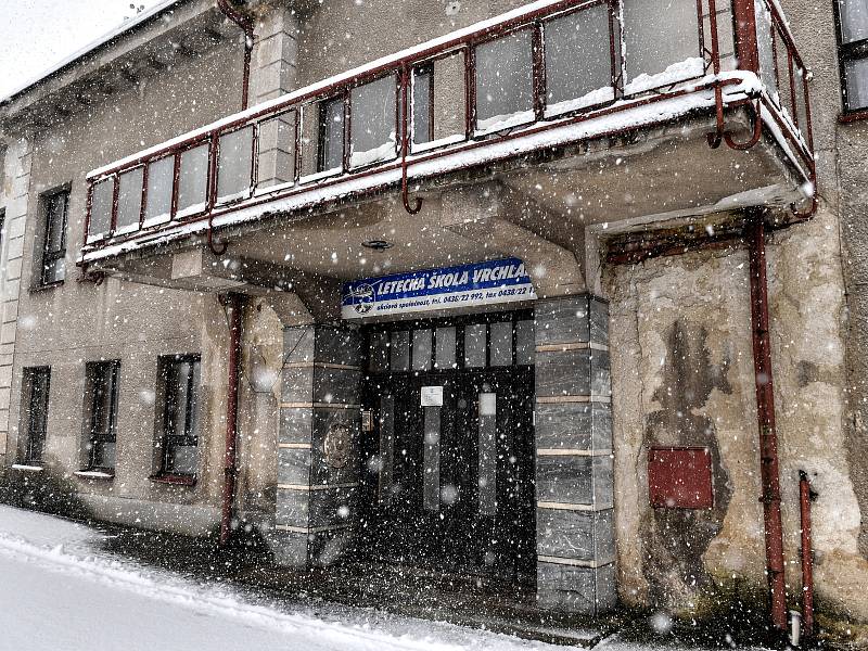 Dolétali? Situace v akciové společnosti Letecká škola Vrchlabí, která provozuje letiště a přitom nemá už ani žádné letadlo, je zcela paralyzovaná.