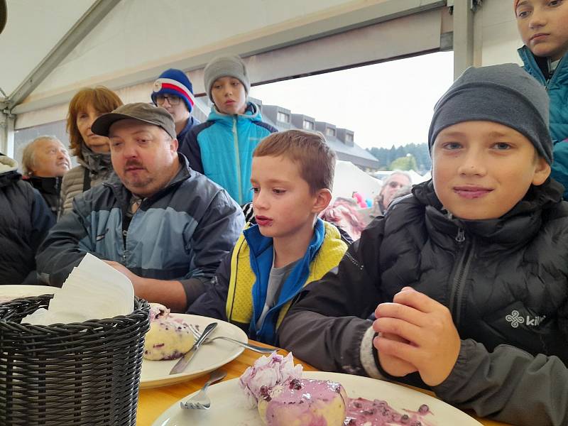 V sobotu se konala na parkovišti na Pomezních Boudách gastronomická akce Maloúpská vařečka.