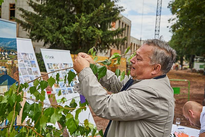 Největší investiční akce Trutnova, výstavba moderního Střediska volného času, je v plném proudu.