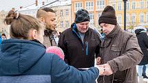 Demonstrace odpůrců protipandemických opatření v Trutnově na Krakonošově náměstí v neděli 23. ledna.