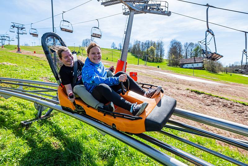 Areál Mladé Buky přilákal v neděli množství návštěvníků.