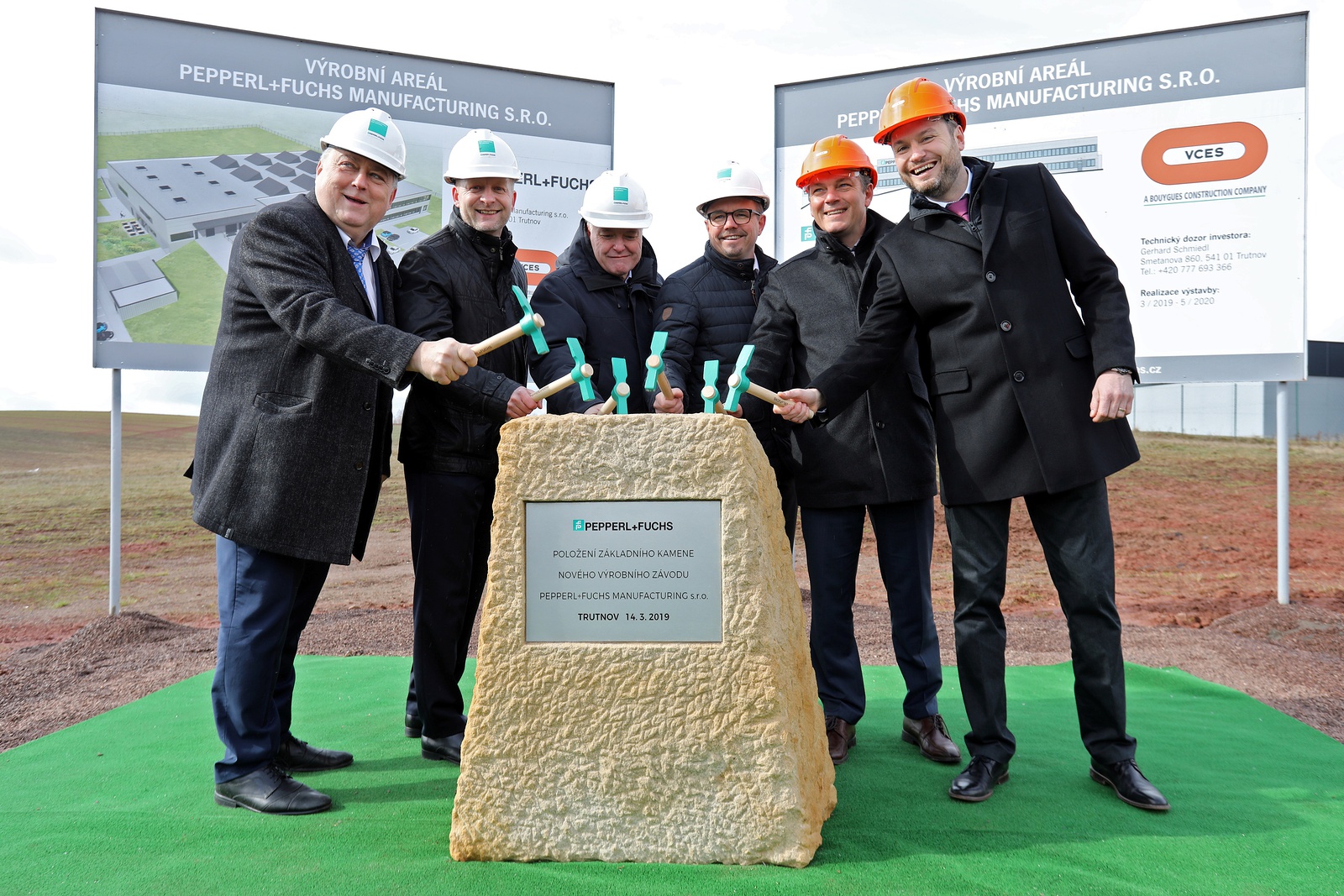 V průmyslové zóně u Teska začala stavba nové továrny Pepperl+Fuchs -  Krkonošský deník