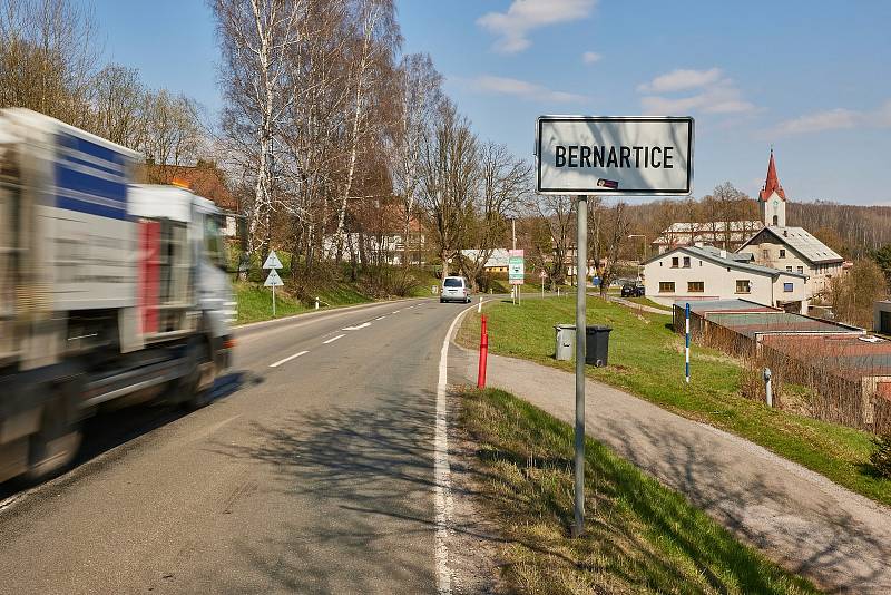 ŘSD začne 17. května s opravou silnice první třídy a mostů ve Zlaté Olešnici a Bernarticích. Do poloviny října se musí řidiči připravit na úplnou uzavírku.