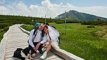 Tomáš a Eva Jakešovi z Postřelmova na Šumpersku měli ve čtvrtek svatbu na Sněžce. Došli tam pěšky během hřebenové túry.