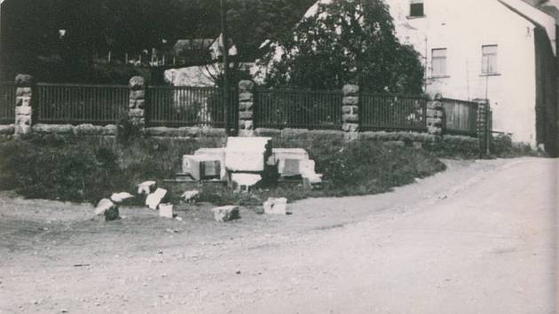 Kamenný kříž v Rudníku byl zničený po druhé světové válce.