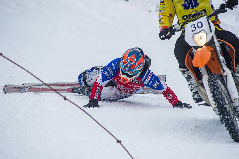 Závod mistrovství ČR v motoskijöringu v Rudníku.