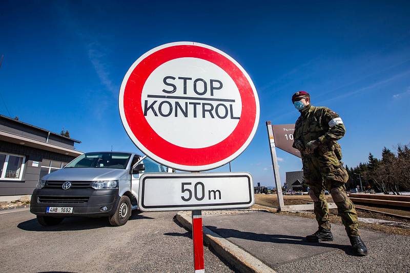Uzavřené hranice v Krkonoších na hraničním přechodu Horní Malá Úpa a Královec.