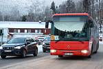 V sobotu byl vjezd do Špindlerova Mlýna po náporu aut uzavřený, v neděli byl provoz klidnější. Lidé měli k dispozici z Vrchlabí kyvadlovou autobusovou dopravu.