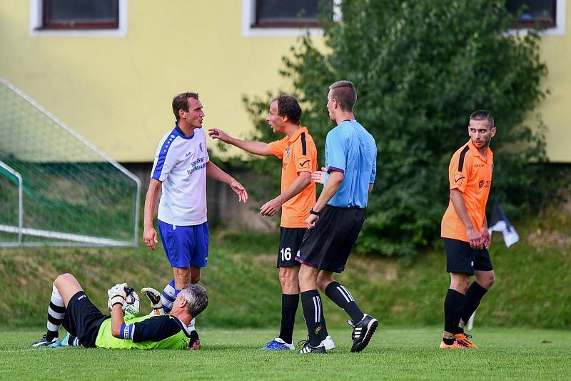 Petr Žďárský (v bílém), FC Vrchlabí.