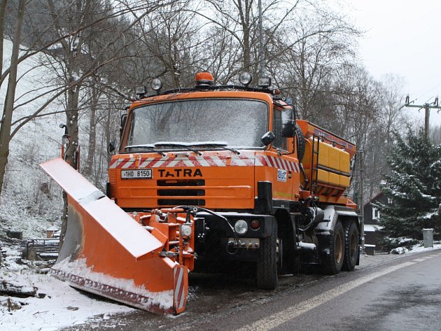 Na Třebíčsku silničáři hlásí problémy kvůli sněhu hlavně na silnici