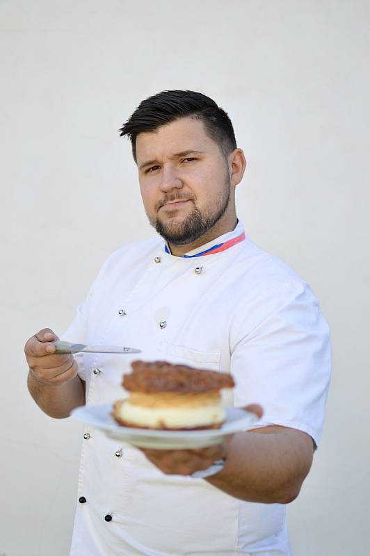 Dominik Mervart, živnostník roku 2021 Královéhradeckého kraje, vyrábí dorty ve Dvoře Králové nad Labem.
