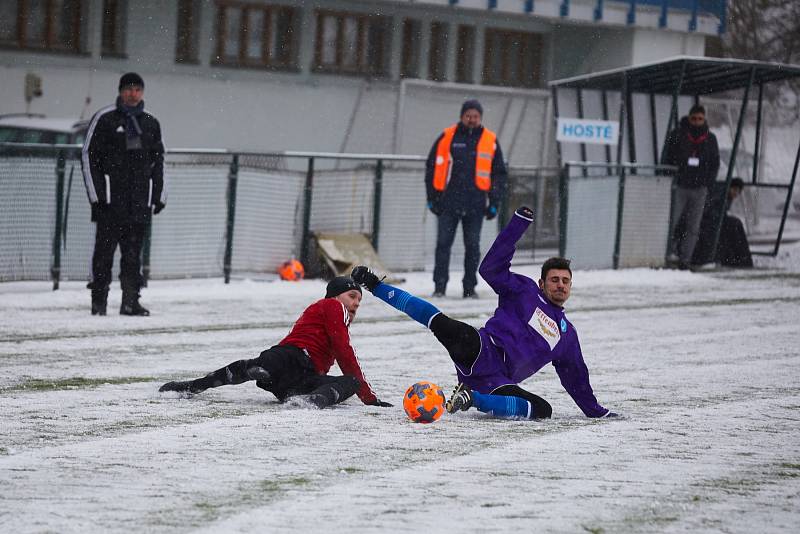 Z utkání fotbalové divize C Trutnov - Vykáň (4:0).