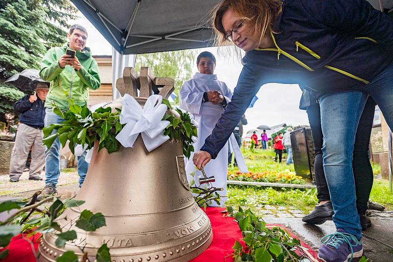 U příležitosti výročí 300 let od zahájení stavby místního kostela došlo v Borovnici k posvěcení obecního zvonu sv. Víta a umístění do věže.