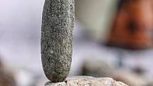 Pokřtěno! První hřiště na světě pro stone balancing nebo-li vyvažování kamenů bylo v sobotu otevřeno u lesní plovárny Retropark Sejfy v Mladých Bukách.