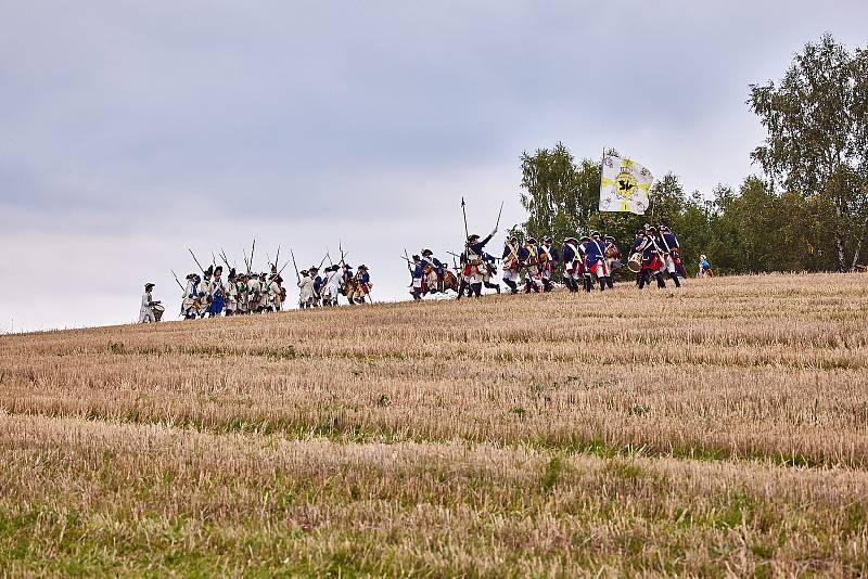 Na poli u Studence u Trutnova se střetli vojáci armád rakousko-saské a pruské, které bojovaly v bitvě v roce 1745.