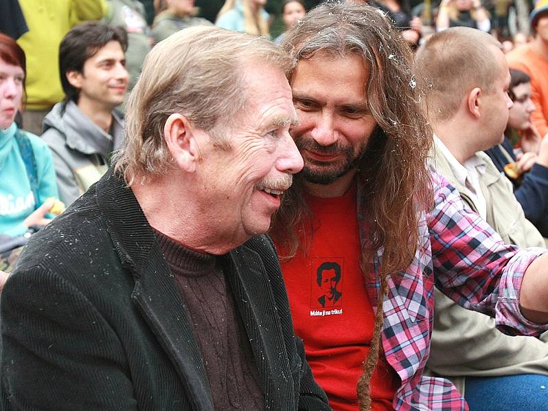 VÁCLAV HAVEL navštívil trutnovský hudební festival v areálu Bojiště několikrát.