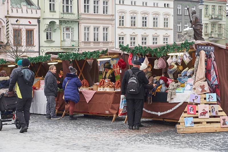 Vánoční trhy na Krakonošově náměstí v Trutnově.