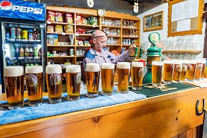 Za kolik bude pivo? V Pohostinství U Šulců v malé vesničce Záboří nedaleko Dvora Králové nad Labem počítají jen s mírným navýšením.