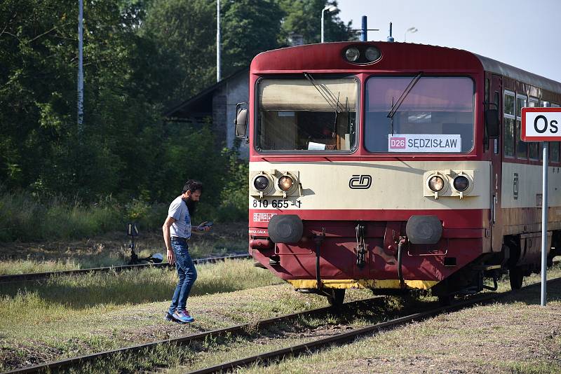 Motorákem do Polska. Přeshraniční vlaky budou jezdit denně i v září, z Trutnova míří přes Královec do polských měst Lubawka, Kamienna Góra a Sędzisław.
