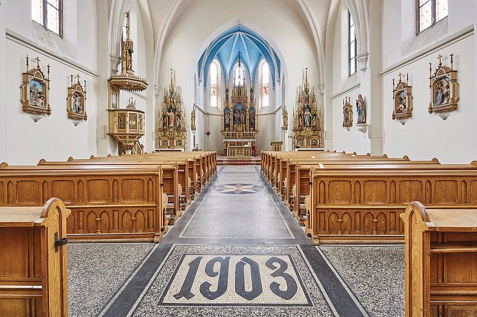 Novogotický kostel sv. Petra a Pavla v Trutnově Poříčí postavila v letech 1897 - 1903 firma trutnovského stavitele Vincenze Baiera.