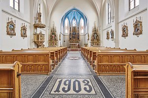 Novogotický kostel sv. Petra a Pavla v Trutnově Poříčí postavila v letech 1897 - 1903 firma trutnovského stavitele Vincenze Baiera.