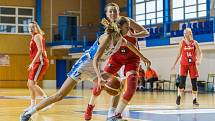 Z duelu Trutnov - Nymburk při basketbalovém turnaji O pohár města Trutnova.