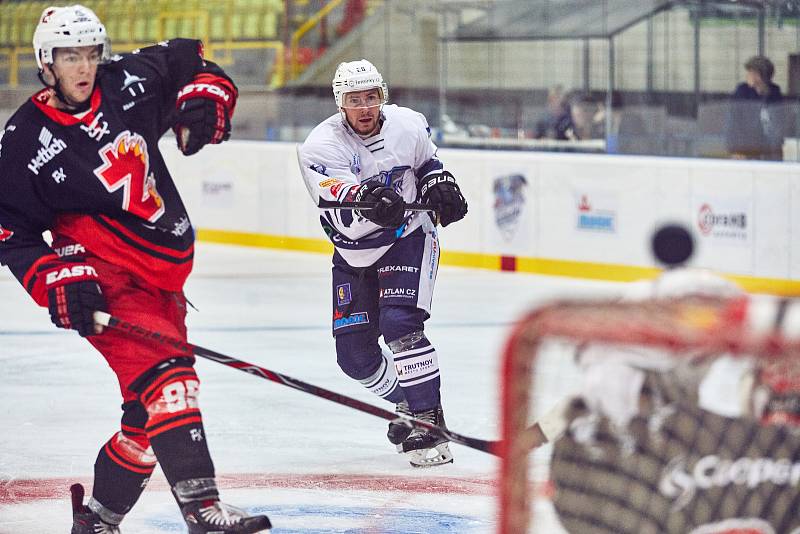 Hokejisté Trutnova na domácím ledě podlehli Plamenům ze Žďáru nad Sázavou 2:3.