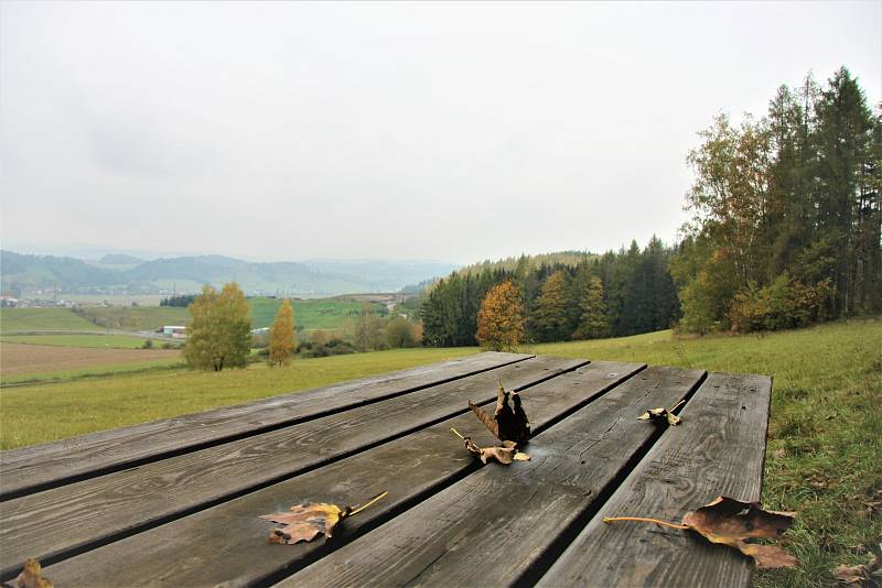 Rtyňsko-svatoňovická kotlina v podzimním hávu.