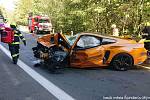 Čelní srážka se sportovním vozem Ford Mustang u Špindlerova Mlýna připravila o život nevinného 49letého řidiče.
